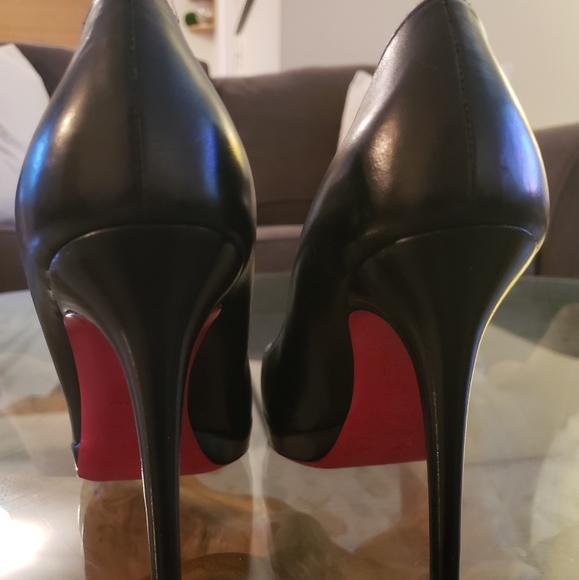 Christian Louboutin round toe pumps - Picture 2 of 4